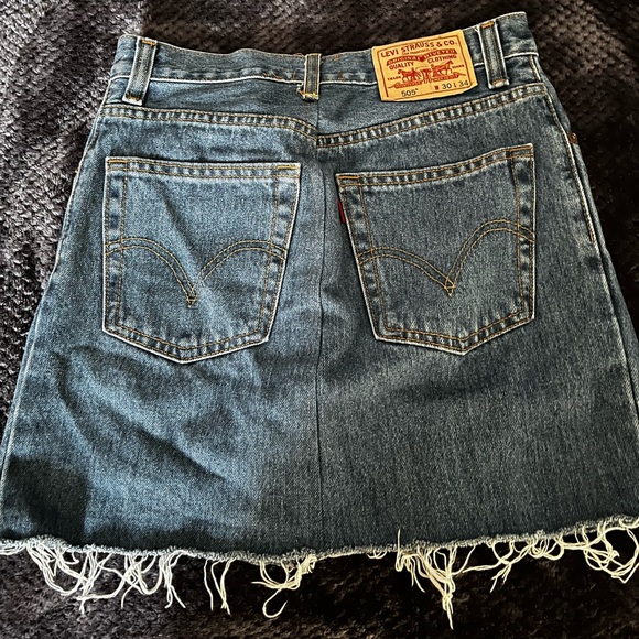 Vintage Levi’s jean skirt. Size small. - Picture 2 of 2